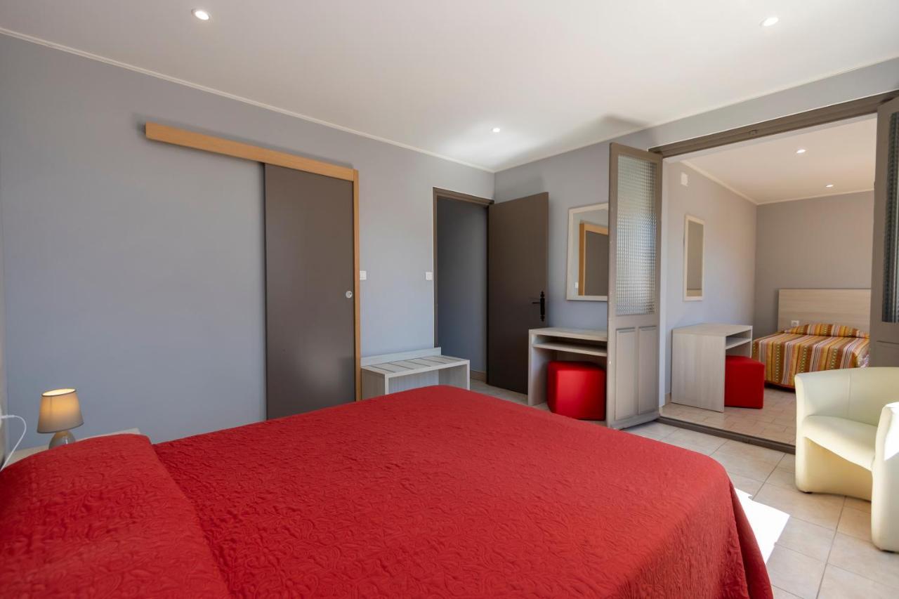 Hotel Arcu Di Sole Ольмето Екстер'єр фото