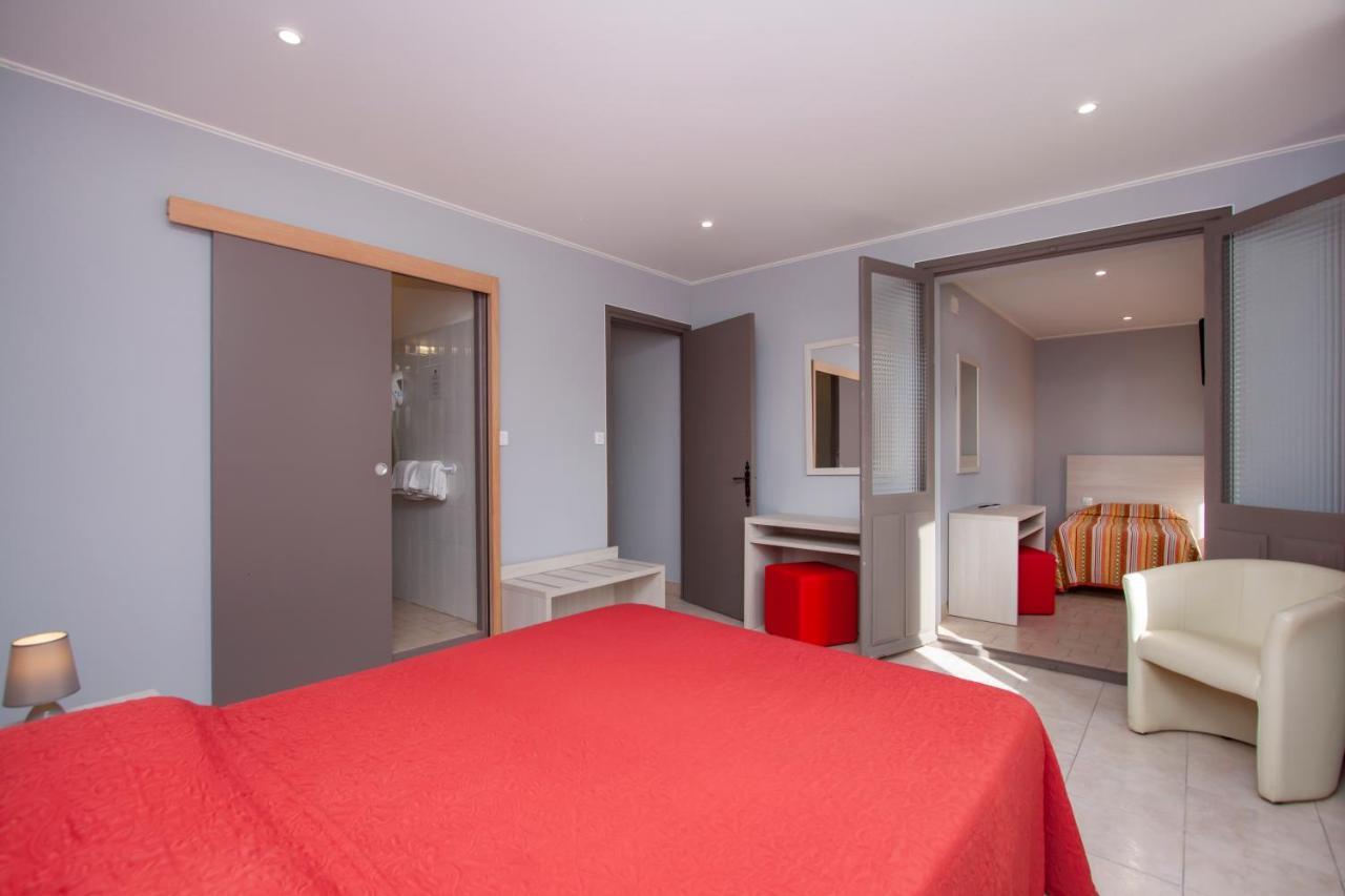 Hotel Arcu Di Sole Ольмето Екстер'єр фото