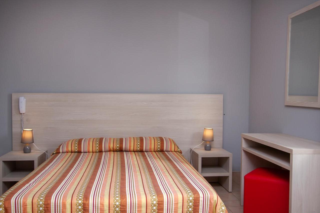 Hotel Arcu Di Sole Ольмето Екстер'єр фото