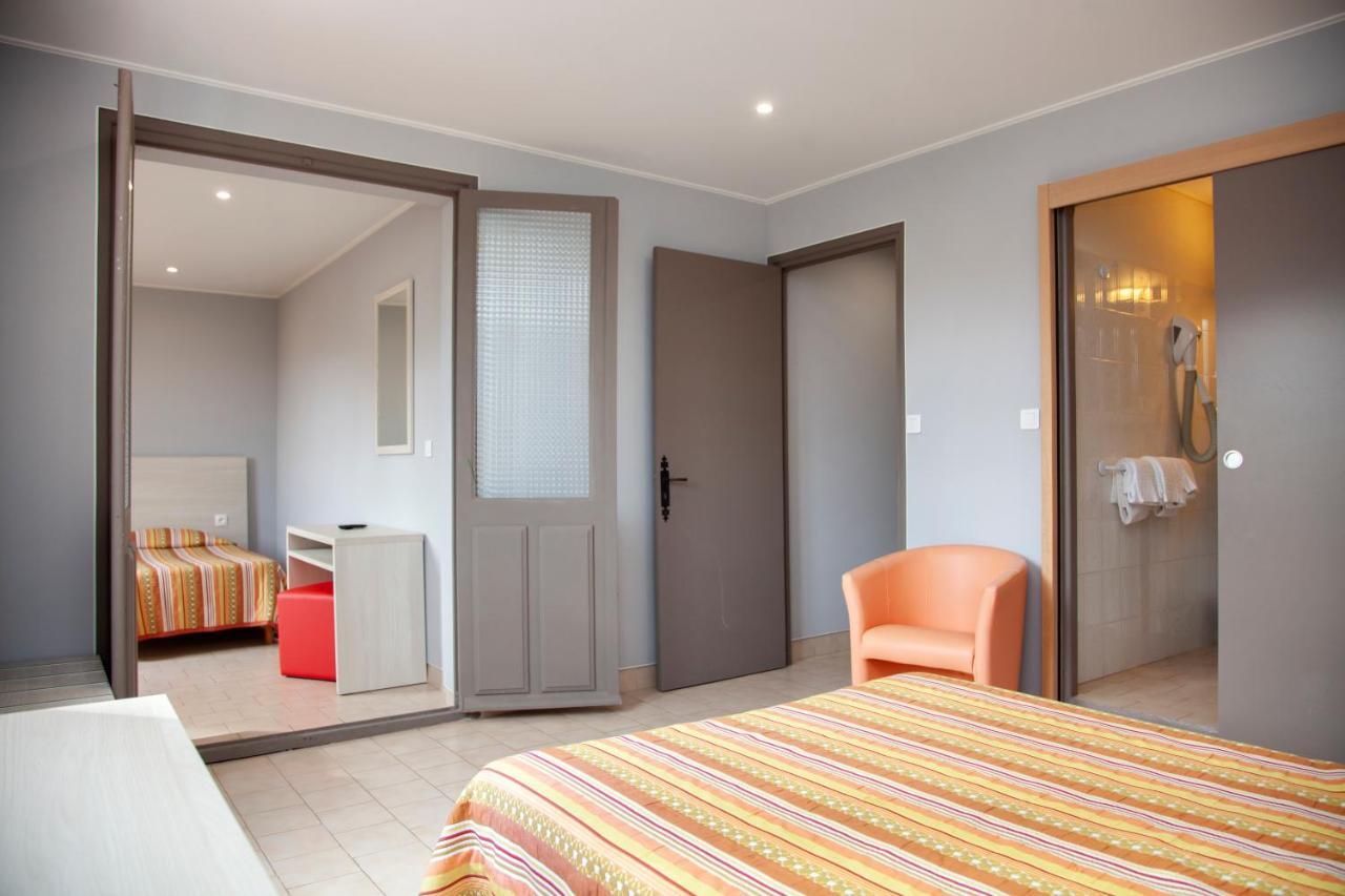 Hotel Arcu Di Sole Ольмето Екстер'єр фото
